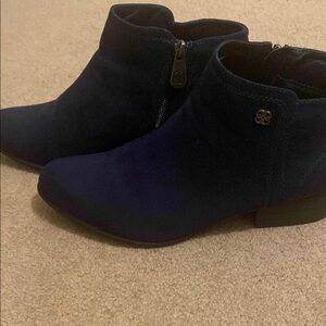 Daisy Fuentes Navy Blue Ankle Booties